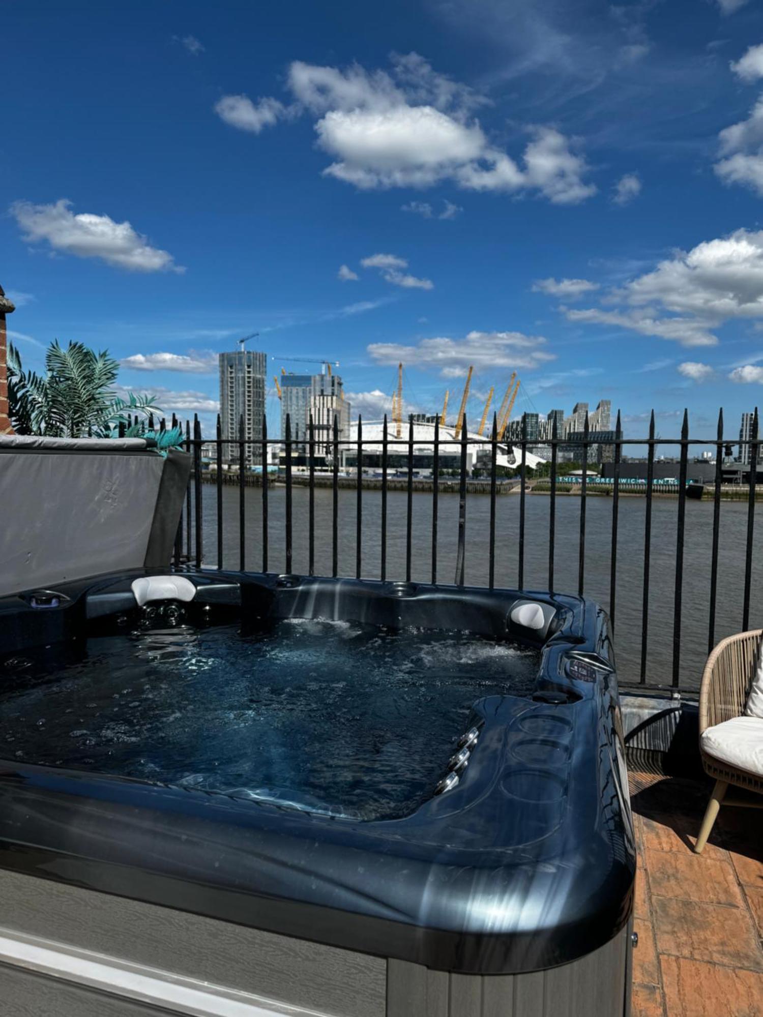 3 X Bedroom Riverside Flat With Hot Tub On Roof Terrace Londra Dış mekan fotoğraf