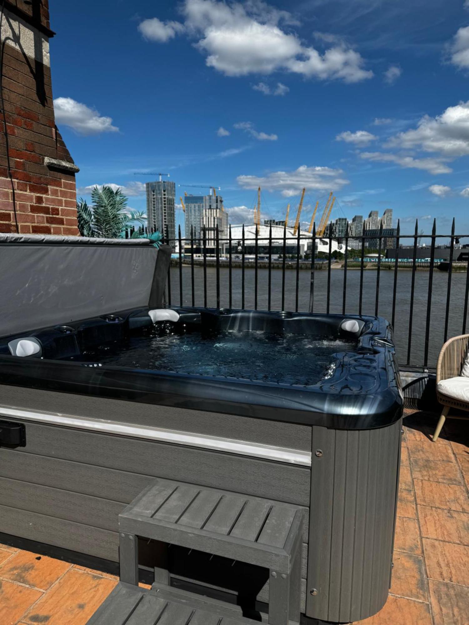 3 X Bedroom Riverside Flat With Hot Tub On Roof Terrace Londra Dış mekan fotoğraf